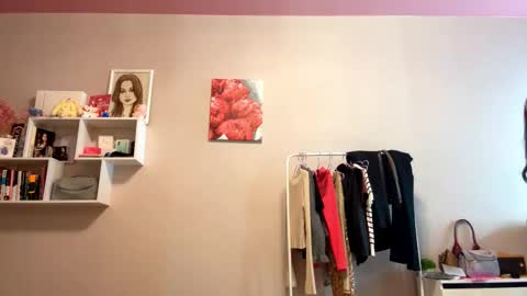 Emma online show from 11/19/25, 01:11