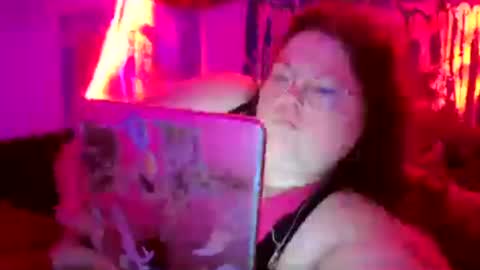 Snapshot of siofra chatting on 06/26/26, 05:56 Siofra online show from 06/26/26, 05:56