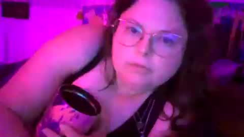 Snapshot of siofra chatting on 06/27/26, 05:01 Siofra online show from 06/27/26, 05:01