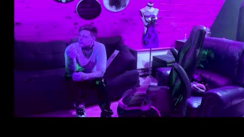 Snapshot of siphonophorslaysstrings chatting on 02/25/26, 02:10 Unbridledfuckingcrazy online show from 02/25/26, 02:10