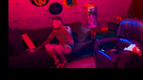 Snapshot of siphonophorslaysstrings chatting on 03/11/26, 01:44 Unbridledfuckingcrazy online show from 03/11/26, 01:44