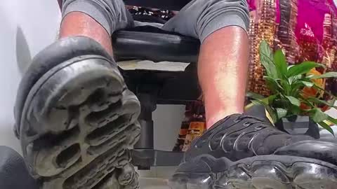 Snapshot of sir_kev66 chatting on 01/07/25, 01:17 only foot                         worshipers here online show from 01/07/25, 01:17