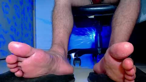 Snapshot of sir_kev66 chatting on 09/12/25, 01:06 only foot                         worshipers here online show from 09/12/25, 01:06