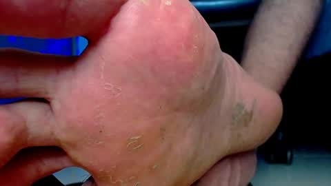 Snapshot of sir_kev66 chatting on 09/16/25, 04:46 only foot                         worshipers here online show from 09/16/25, 04:46