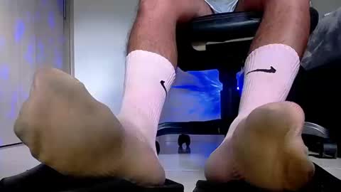 Snapshot of sir_kev66 chatting on 09/19/25, 08:42 only foot                         worshipers here online show from 09/19/25, 08:42
