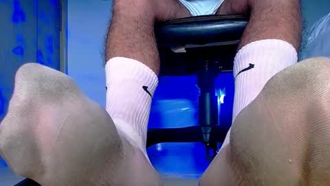 Snapshot of sir_kev66 chatting on 09/21/25, 12:01 only foot                         worshipers here online show from 09/21/25, 12:01
