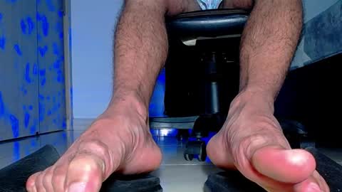 Snapshot of sir_kev66 chatting on 09/26/25, 02:37 only foot                         worshipers here online show from 09/26/25, 02:37