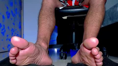Snapshot of sir_kev66 chatting on 09/27/25, 08:03 only foot                         worshipers here online show from 09/27/25, 08:03