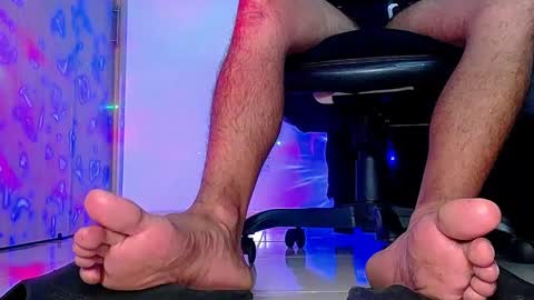 Snapshot of sir_kev66 chatting on 10/07/25, 12:41 only foot                         worshipers here online show from 10/07/25, 12:41