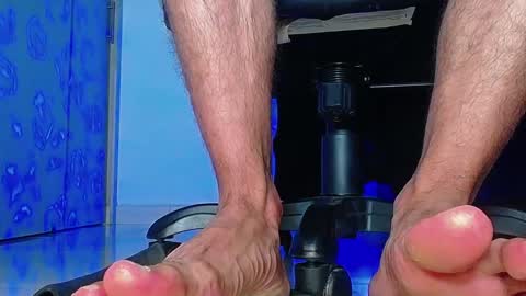 Snapshot of sir_kev66 chatting on 10/22/25, 02:45 only foot                         worshipers here online show from 10/22/25, 02:45