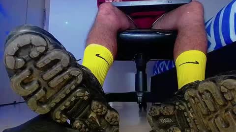 only foot                         worshipers here online show from 02/28/26, 08:48