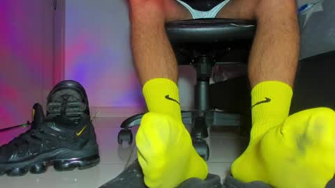 Snapshot of sir_kev66 chatting on 04/03/26, 12:03 only foot worshipers here online show from 04/03/26, 12:03