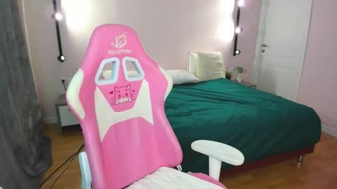 Snapshot of sira_fey chatting on 10/06/25, 06:49 Sheils online show from 10/06/25, 06:49