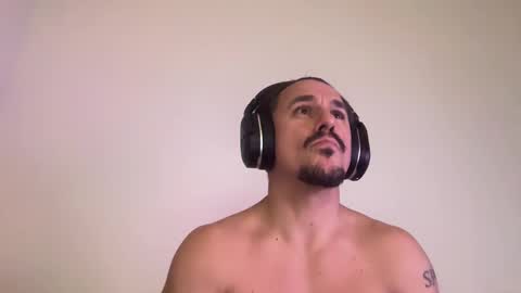 Snapshot of sirbubblesworth chatting on 01/21/25, 04:54 sirbubblesworth online show from 01/21/25, 04:54