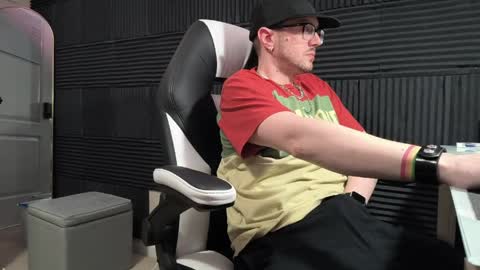 Snapshot of sirdaddymcqween chatting on 04/04/26, 04:00 Sir Daddy McQween online show from 04/04/26, 04:00