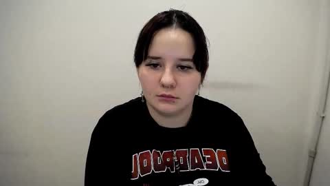 Snapshot of siren_dahlia_ chatting on 10/27/25, 11:58 Mina online show from 10/27/25, 11:58