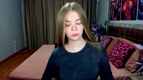 Snapshot of sirenabloom chatting on 05/01/26, 04:28 SirenaBloom online show from 05/01/26, 04:28