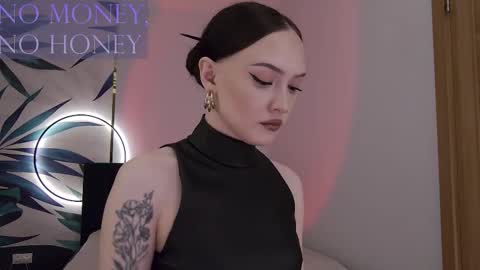 Snapshot of sirenaswhisper chatting on 03/10/26, 08:03 Goddess Sirena online show from 03/10/26, 08:03