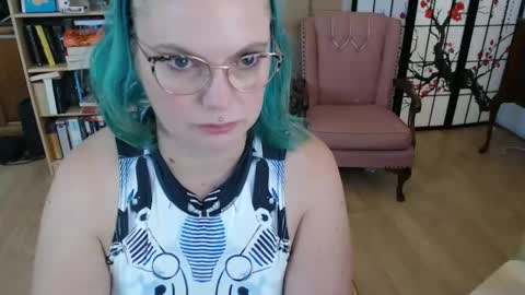 Snapshot of sireneserpens chatting on 02/03/25, 12:15 Sirene Serpens online show from 02/03/25, 12:15