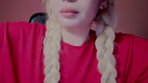 Snapshot of sirenveya chatting on 06/05/26, 02:40 sirenveya online show from 06/05/26, 02:40