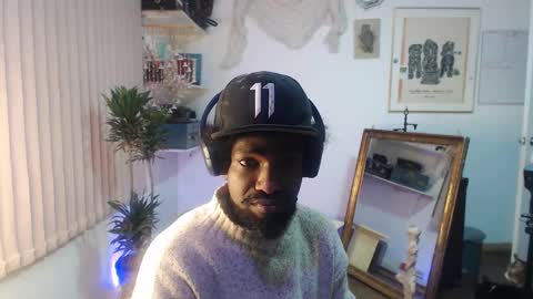 Snapshot of siriss_boyrag chatting on 10/13/25, 12:32 siriss_boyrag online show from 10/13/25, 12:32