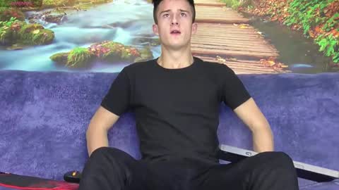 Snapshot of sirredy chatting on 10/27/25, 06:01 Edy online show from 10/27/25, 06:01