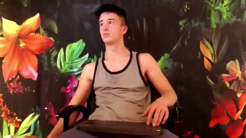 Snapshot of sirreedy chatting on 11/23/25, 04:01 SirReedy online show from 11/23/25, 04:01