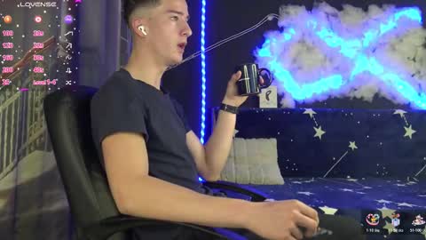 Snapshot of sirreedy chatting on 11/30/25, 04:05 SirReedy online show from 11/30/25, 04:05