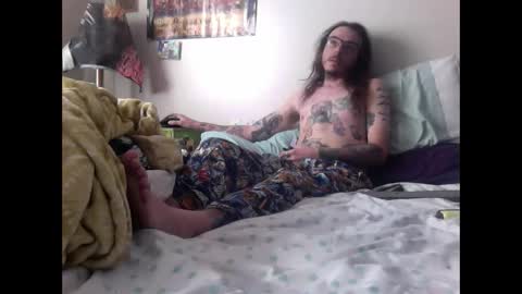 Snapshot of sirwook chatting on 12/15/24, 04:26 sirwook online show from 12/15/24, 04:26