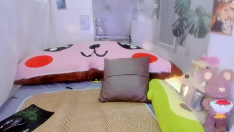 Snapshot of sisi_baby chatting on 11/17/25, 02:50 julila online show from 11/17/25, 02:50