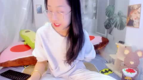 Snapshot of sisi_baby chatting on 11/25/25, 02:44 julila online show from 11/25/25, 02:44