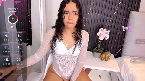 Snapshot of sisi_rosex chatting on 03/08/25, 12:20 Shopia online show from 03/08/25, 12:20