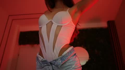 Snapshot of sisi_von_dee chatting on 05/19/26, 07:42 Dee online show from 05/19/26, 07:42