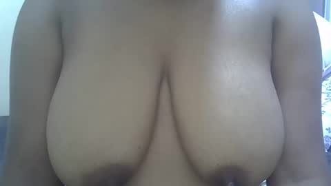 Snapshot of sisibrown97 chatting on 04/20/26, 11:17 brown online show from 04/20/26, 11:17