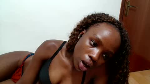 Snapshot of sismile chatting on 04/12/26, 08:19 shannie online show from 04/12/26, 08:19