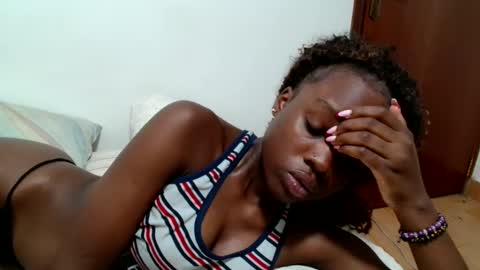 Snapshot of sismile chatting on 04/17/26, 09:45 shannie online show from 04/17/26, 09:45