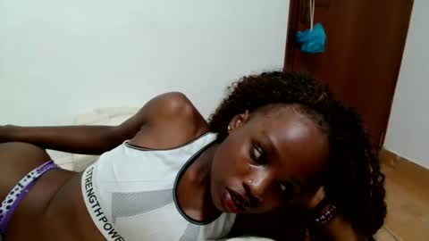 Snapshot of sismile chatting on 04/17/26, 09:51 shannie online show from 04/17/26, 09:51