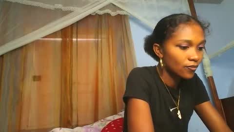 Sissi0325 online show from 03/02/26, 06:58