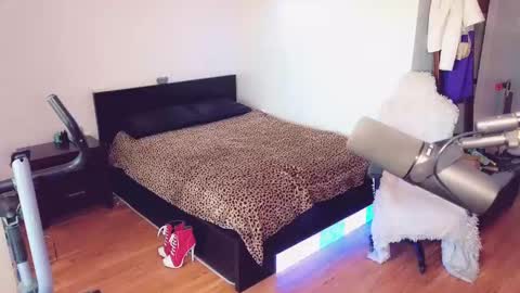 Ashleigh Mak online show from 09/09/25, 08:08