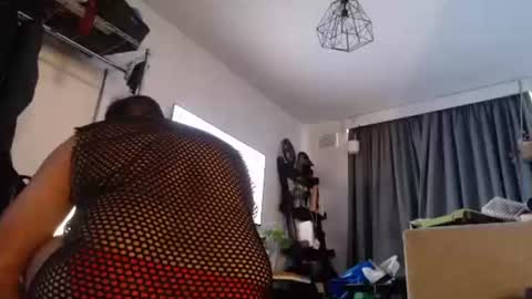 Snapshot of sissyboilooking chatting on 12/21/24, 03:14 RESPONDS WELL TO ... online show from 12/21/24, 03:14