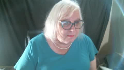 Snapshot of sissydianetx chatting on 12/04/24, 12:41 Sissy Diane online show from 12/04/24, 12:41