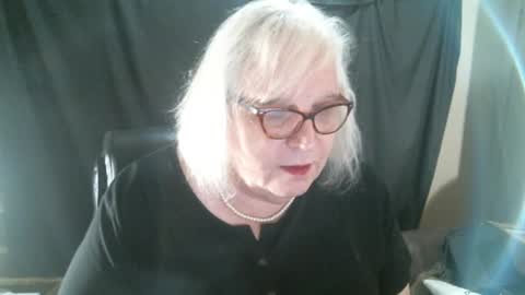 Snapshot of sissydianetx chatting on 12/06/24, 12:45 Sissy Diane online show from 12/06/24, 12:45