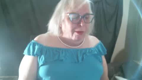 Snapshot of sissydianetx chatting on 12/07/24, 02:13 Sissy Diane online show from 12/07/24, 02:13