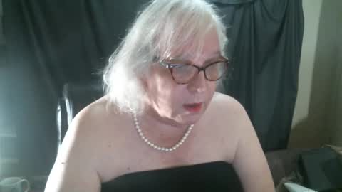 Snapshot of sissydianetx chatting on 12/16/24, 12:37 Sissy Diane online show from 12/16/24, 12:37