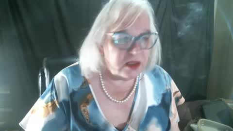 Snapshot of sissydianetx chatting on 01/01/25, 12:32 Sissy Diane online show from 01/01/25, 12:32