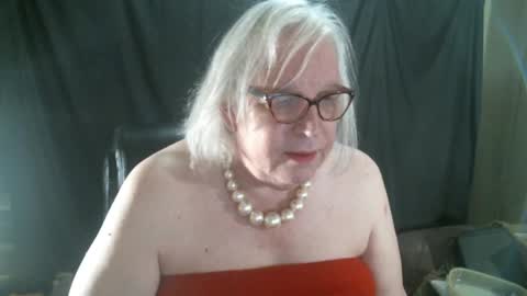 Snapshot of sissydianetx chatting on 01/02/25, 12:34 Sissy Diane online show from 01/02/25, 12:34
