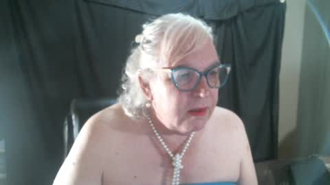 Snapshot of sissydianetx chatting on 01/05/25, 01:58 Sissy Diane online show from 01/05/25, 01:58