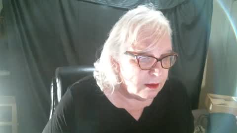 Snapshot of sissydianetx chatting on 02/06/25, 12:43 Sissy Diane online show from 02/06/25, 12:43