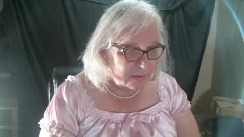 Snapshot of sissydianetx chatting on 02/08/25, 12:38 Sissy Diane online show from 02/08/25, 12:38