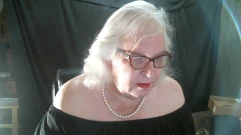 Snapshot of sissydianetx chatting on 02/09/25, 01:56 Sissy Diane online show from 02/09/25, 01:56